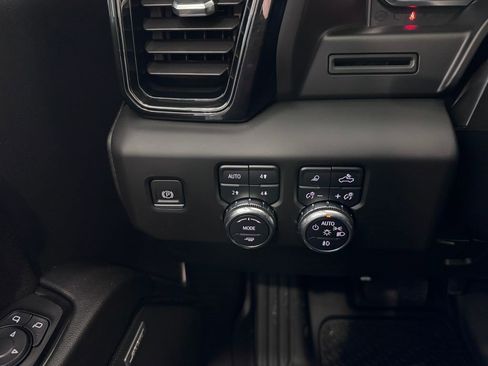 Certified 2025 GMC Sierra 2500 AT4 AWD/4WD image 19