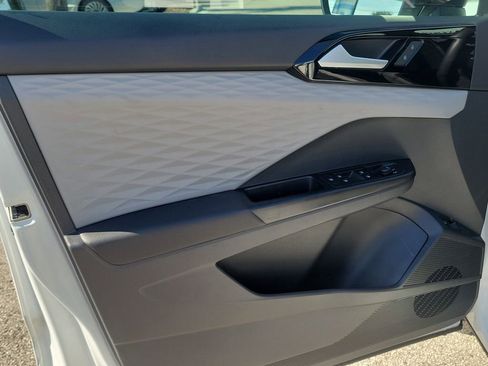 Used 2023 Volkswagen Taos S image 18