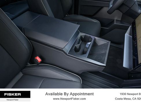 Used 2024 Tesla Cybertruck AWD Crew Cab image 35
