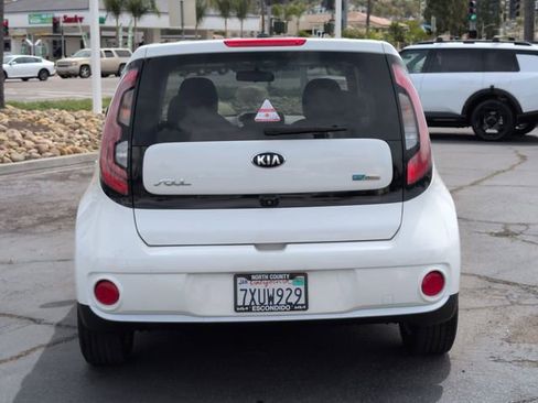 Used 2015 Kia Soul EV FWD image 4