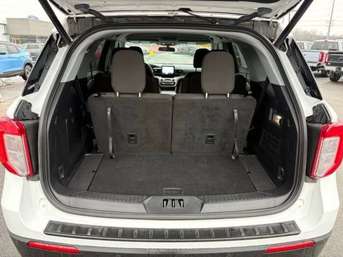 Used 2021 Ford Explorer XLT image 33