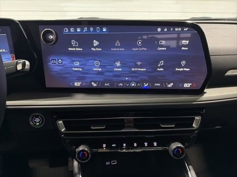 Used 2025 Chevrolet Traverse LT w/ Driver Confidence Package image 16