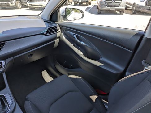 Used 2018 Hyundai Elantra GT image 15