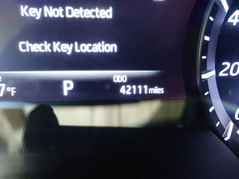 Used 2020 Toyota Highlander XLE AWD/4WD image 16