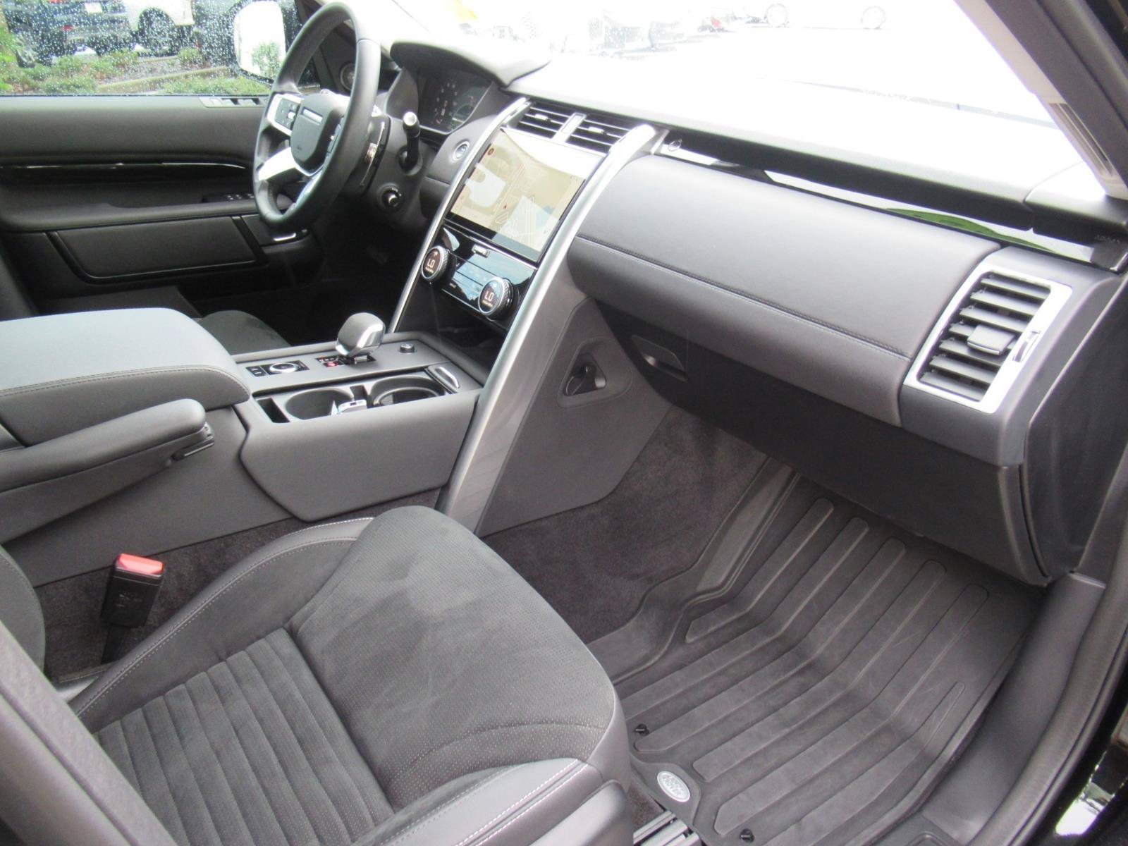 Used 2024 Land Rover Discovery S AWD/4WD image 12