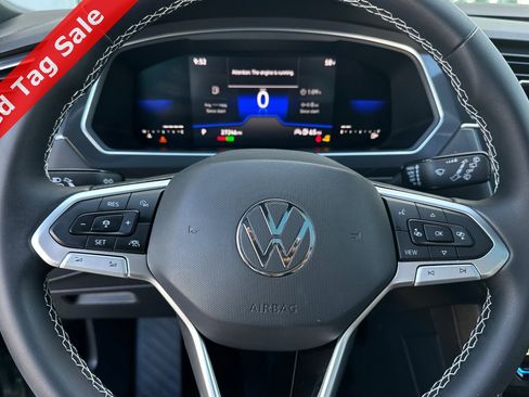 Certified 2022 Volkswagen Tiguan SE w/ Panoramic Sunroof Package image 25