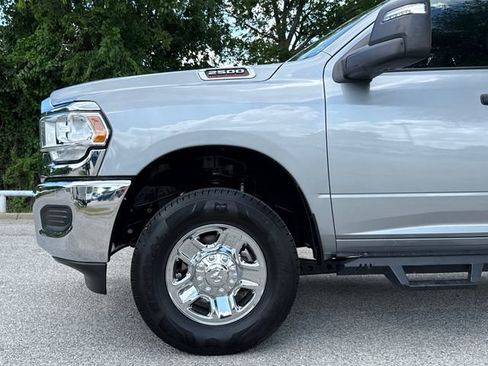 Used 2024 RAM 2500 Tradesman w/ Chrome Appearance Group AWD/4WD image 5