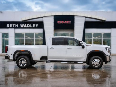 New 2026 GMC Sierra 3500 SLE w/ SLE Value Package AWD/4WD image 8