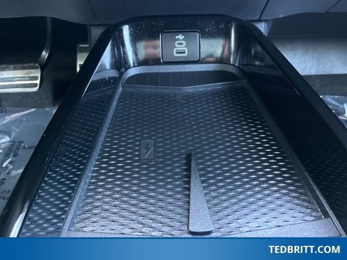 Used 2025 Ford Mustang Mach-E Premium w/ Sport Appearance Package image 34