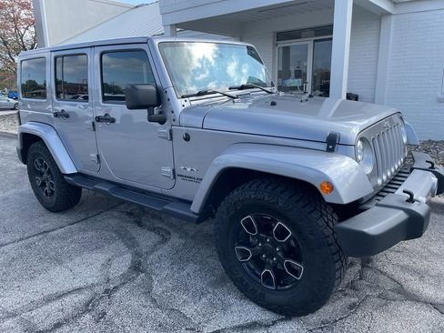 Certified 2017 Jeep Wrangler Unlimited Sahara AWD/4WD image 1