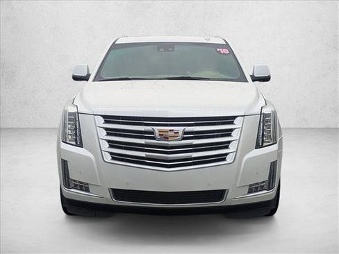 Used 2018 Cadillac Escalade Platinum image 2