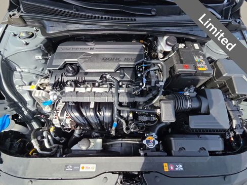 Used 2025 Hyundai Elantra Limited FWD image 13