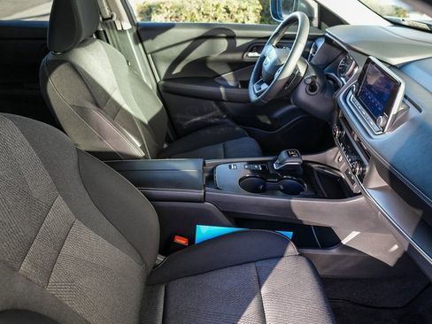 Used 2025 Nissan Rogue SV image 15