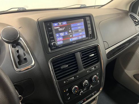 Used 2018 Dodge Grand Caravan SE w/ UConnect Hands-Free Group FWD image 23