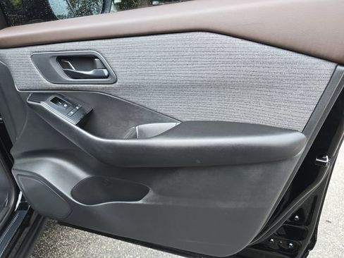 Used 2023 Nissan Rogue S image 45