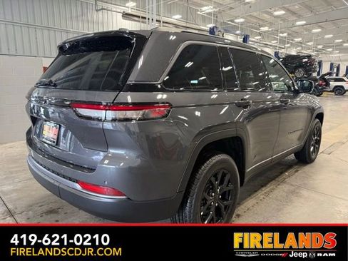 New 2026 Jeep Grand Cherokee Altitude image 3