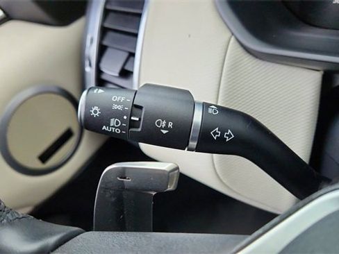 Used 2024 Land Rover Discovery Dynamic SE image 44