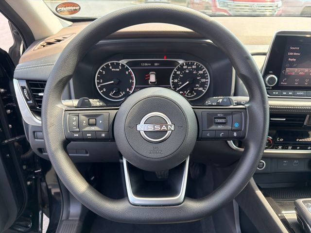 Used 2022 Nissan Rogue SV AWD/4WD image 16
