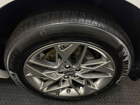 Used 2023 Genesis GV70 2.5T w/ Advanced Package image 9