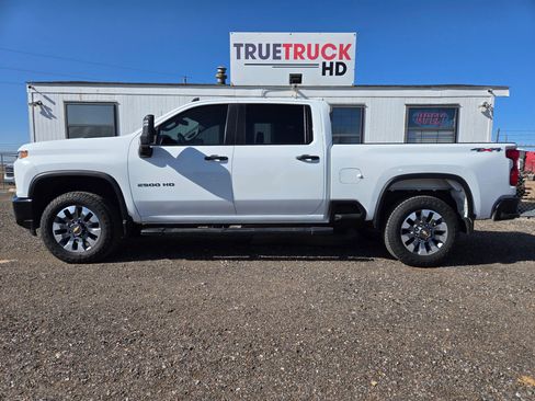 Used 2023 Chevrolet Silverado 2500 Custom w/ Custom Value Package image 2