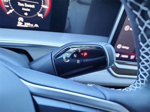 New 2025 Volkswagen Tiguan SE image 21