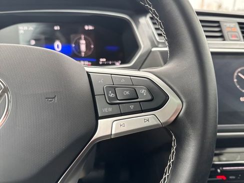 Certified 2024 Volkswagen Tiguan SE image 19