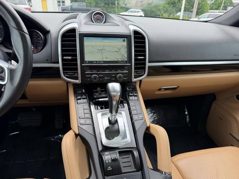 Used 2016 Porsche Cayenne w/ Premium Package AWD/4WD image 42
