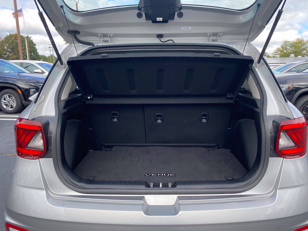 Certified 2023 Hyundai Venue SE FWD image 16