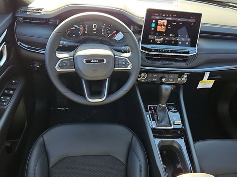 New 2026 Jeep Compass Latitude image 12