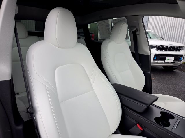 Used 2023 Tesla Model Y Performance AWD/4WD image 14