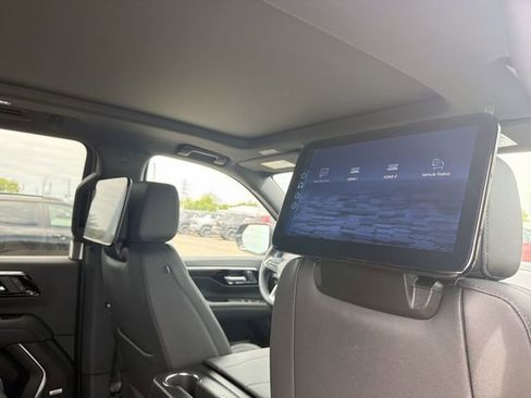 New 2026 Chevrolet Suburban Z71 w/ Z71 Off-Road Package AWD/4WD image 22