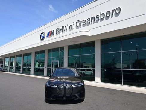 Used 2024 BMW iX xDrive50 w/ Sport Package AWD/4WD image 3