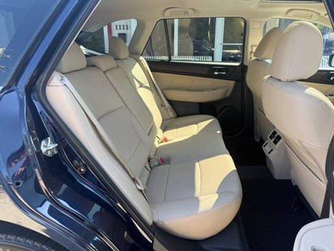 Used 2018 Subaru Outback 2.5i Limited AWD/4WD image 14
