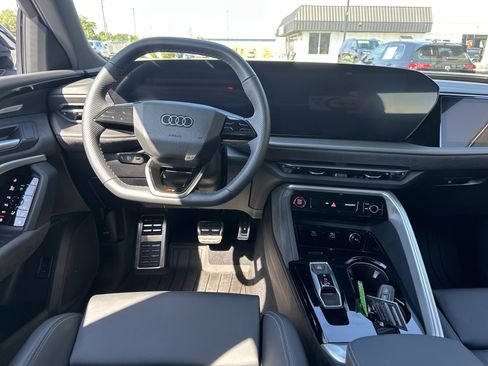 Used 2025 Audi SQ5 Prestige AWD/4WD image 15