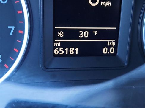 Used 2017 Volkswagen Tiguan Limited w/ Premium Package image 13