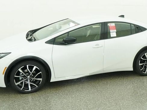 New 2026 Toyota Prius Plug-In Hybrid FWD image 2