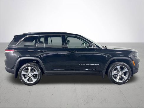 New 2025 Jeep Grand Cherokee Limited w/ MOPAR Finishing Package AWD/4WD image 5