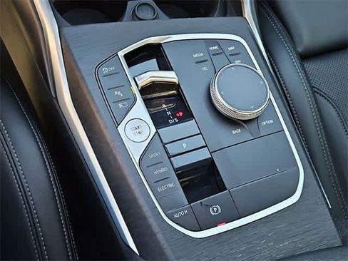 Used 2023 BMW 330e image 32