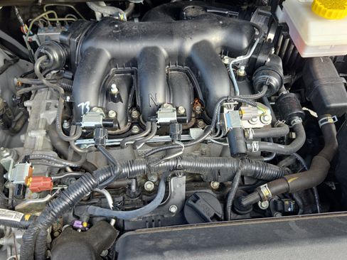 Used 2025 Nissan Pathfinder SV FWD image 18