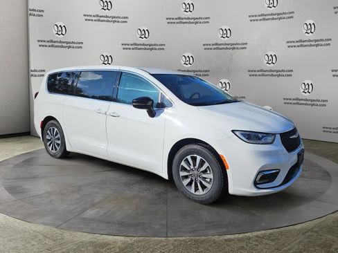 Used 2024 Chrysler Pacifica Select image 7