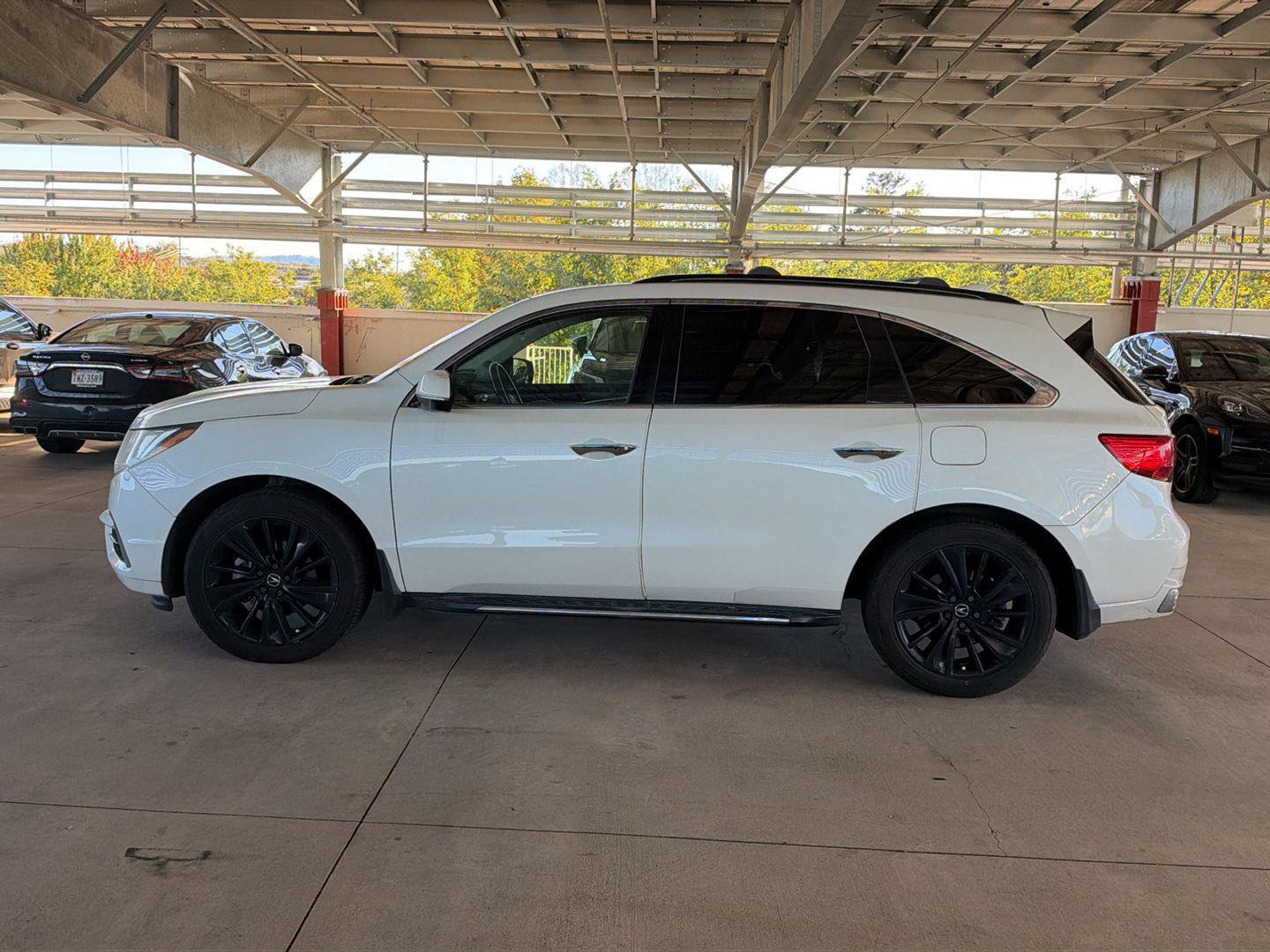 Used 2019 Acura MDX w/ Advance Package AWD/4WD image 2