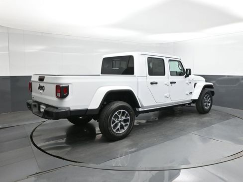 New 2025 Jeep Gladiator Sport image 15