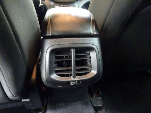 Used 2018 Jeep Cherokee Latitude w/ Altitude Package image 33