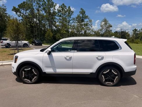 Used 2025 Kia Telluride S FWD image 16