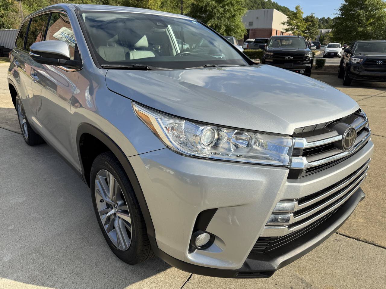 Used 2019 Toyota Highlander Plus FWD image 7