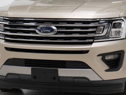 Used 2018 Ford Expedition XLT w/ Equipment Group 202A RWD image 10