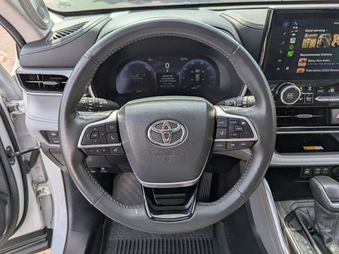 Used 2024 Toyota Highlander Platinum AWD/4WD image 13