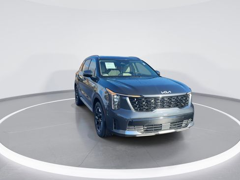 Used 2024 Kia Sorento S image 3