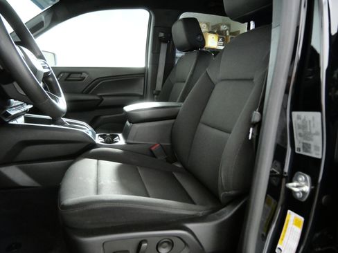 Used 2023 Chevrolet Colorado Trail Boss w/ Technology Package AWD/4WD image 17