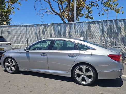 Used 2020 Honda Accord Touring image 3